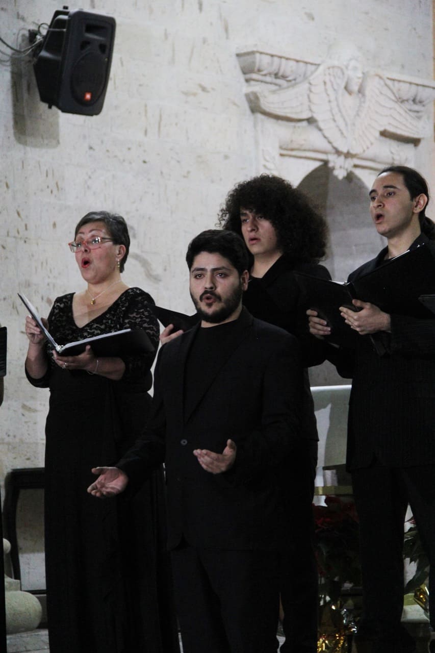 Llevan la música de la Navidad