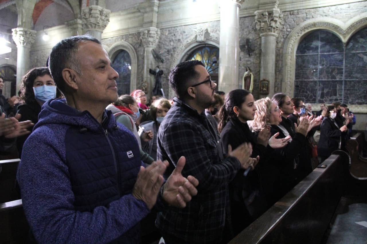 Llevan la música de la Navidad