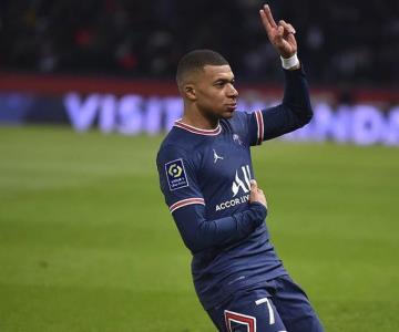 Dibu dedica burla a Mbappé con bebé de juguete