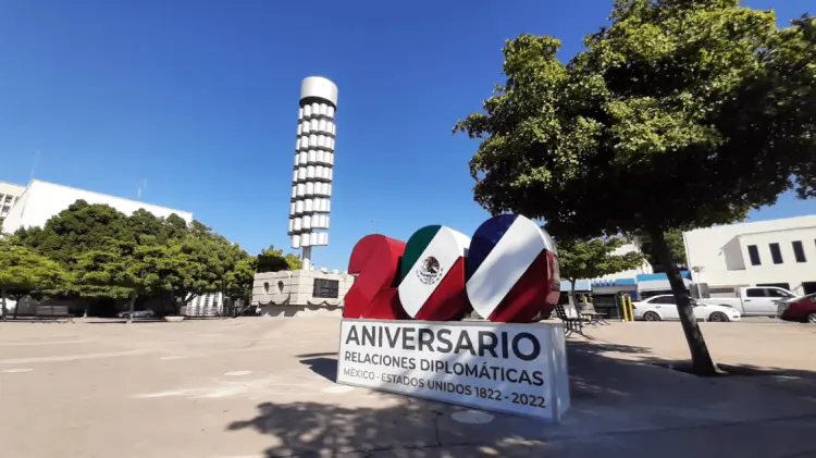La placa quedó develada en la Plaza de los Cien Años. (Foto: Pablo Reyes/EXPRESO)