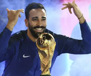 Campeón del mundo explota contra Dibu