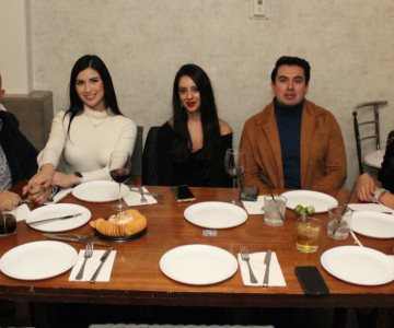 Disfrutan de una rica velada