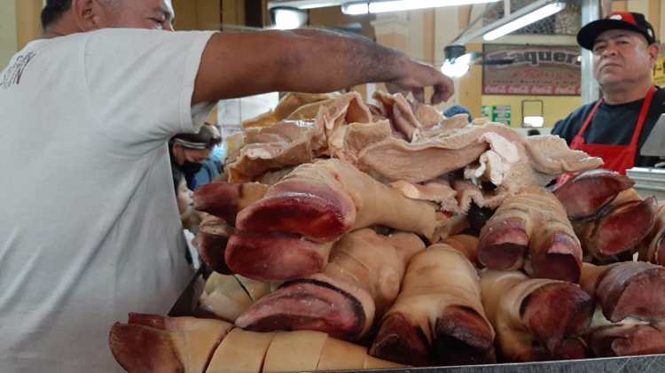 Mercado Municipal Número 1 vuelve a lucir lleno en fiestas decembrinas