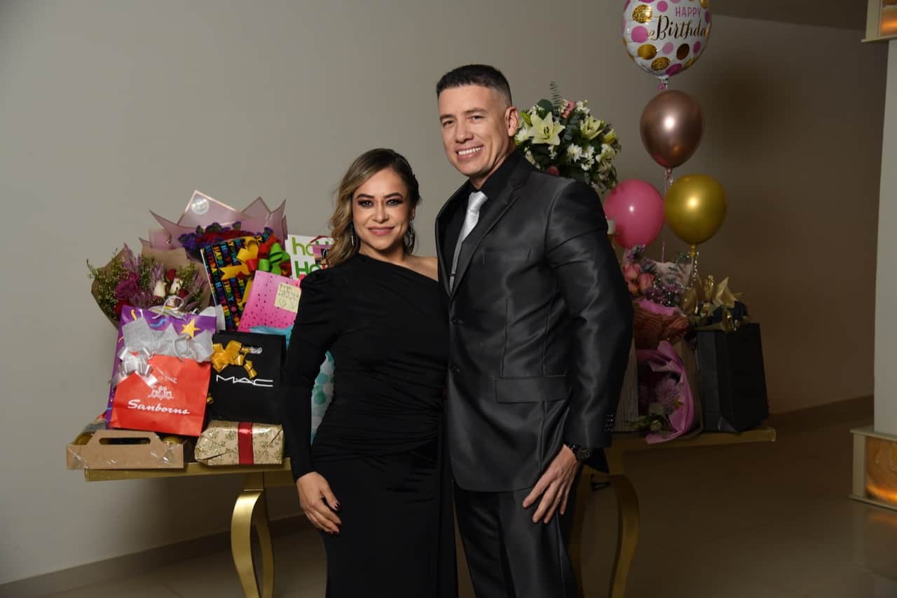 Festeja Karla López cumpleaños