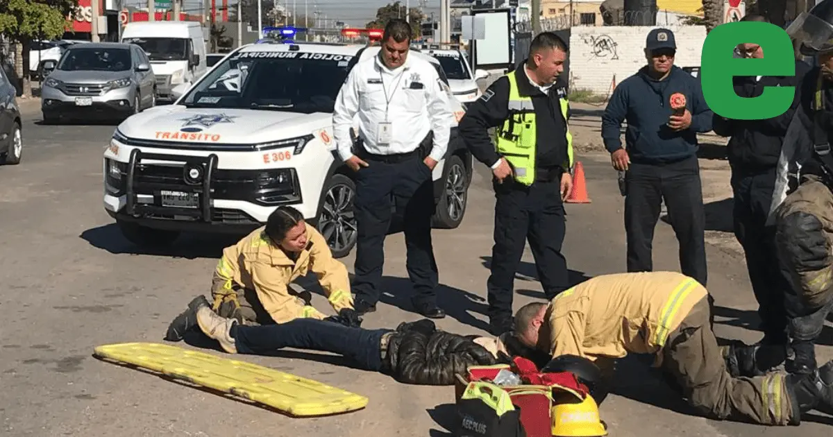Motociclista resulta lesionado tras ser impactado por un vehículo