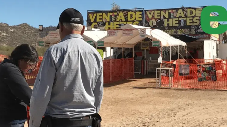 Existen dos puntos de venta de cohetes y pirotecnia a las afuera de Hermosillo. (Foto: Jesús Ballesteros/EXPRESO)