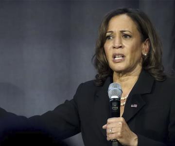 Grupo de migrantes es dejado frente a la casa de Kamala Harris