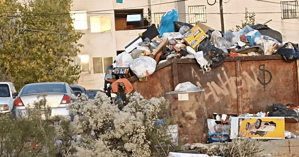 Nogales se inunda entre basura después de la Navidad