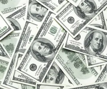 Precio del dólar abre en 19.56 pesos al mayoreo este jueves 