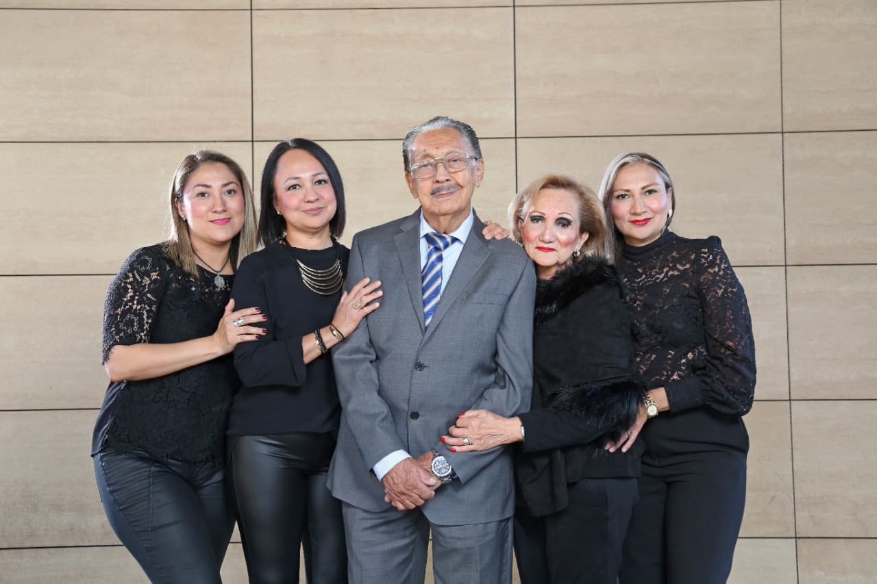 Cumplen 51 años de casados