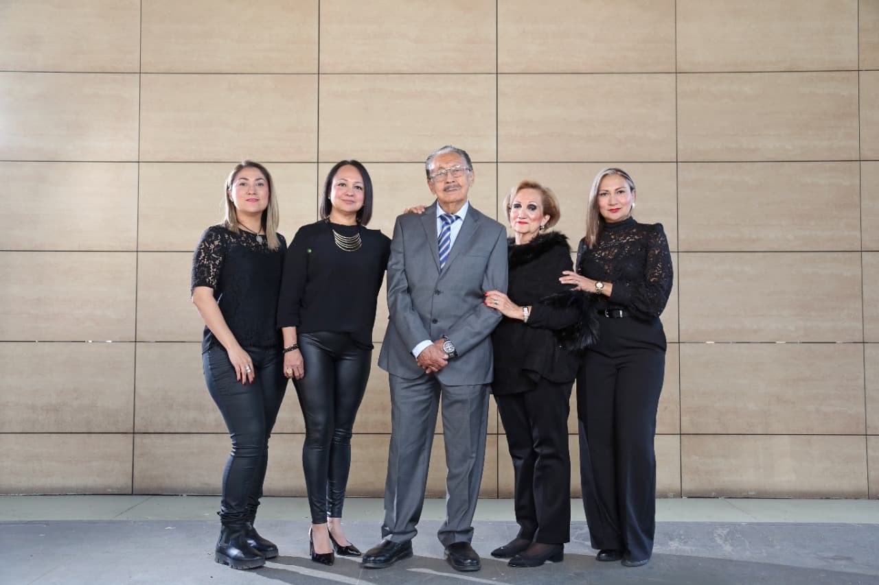 Cumplen 51 años de casados
