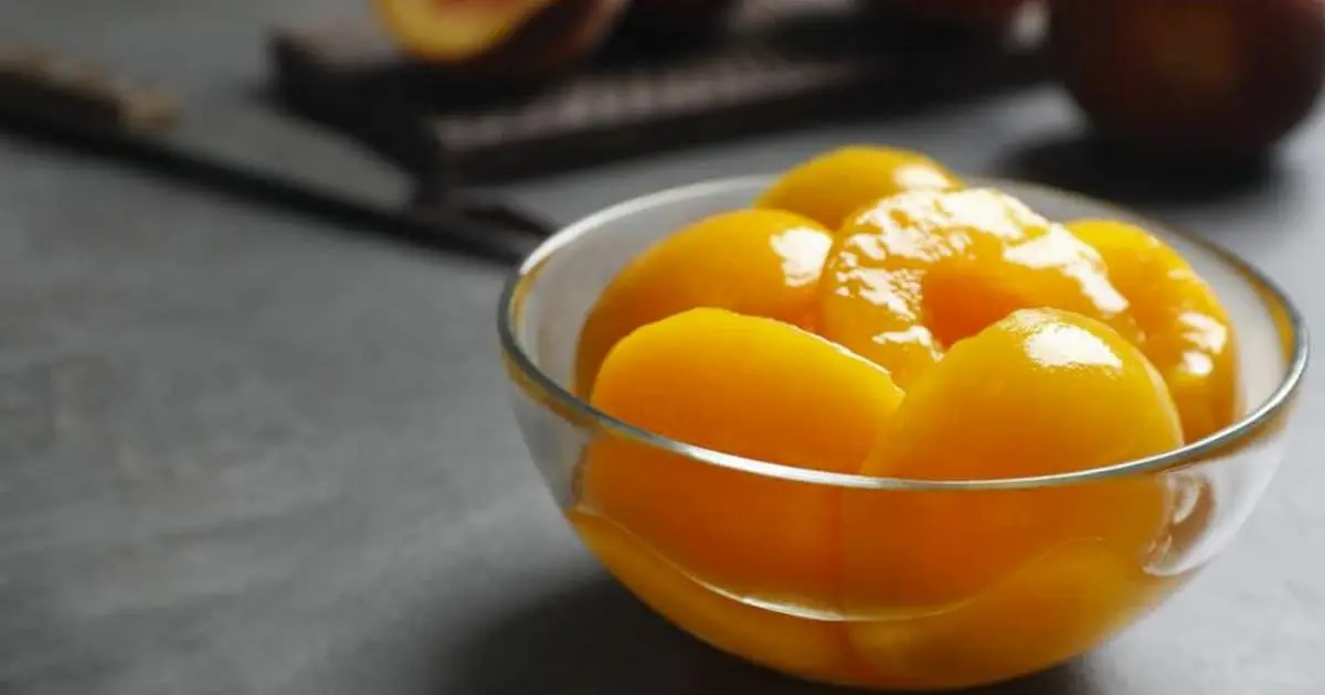 Las marcas de frutas en almíbar con más azúcar, según Profeco