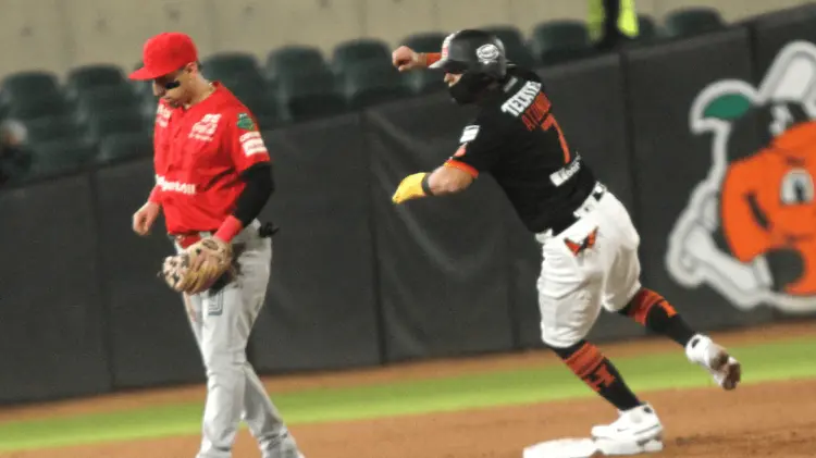 Naranjeros lleva ventaja de 2-0 ante Venados. (Foto: Jorge Flores/EXPRESO)