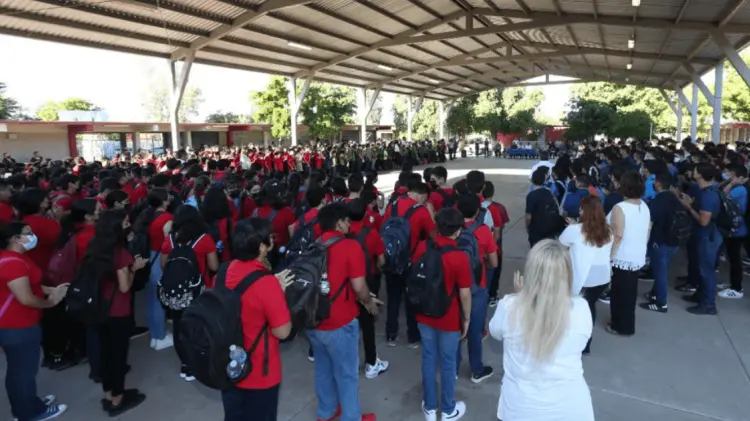 Los alumnos de educación básica gozarán de cinco puentes en 2023. (Foto: Especial/EXPRESO)