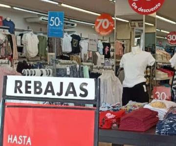 Letreros de rebajas inundan comercios del centro de Hermosillo