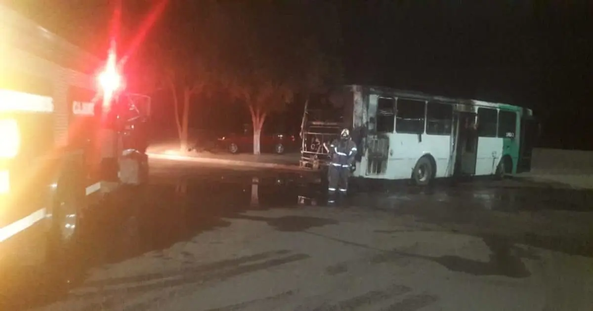Corto circuito causa incendio en transporte urbano de Cajeme