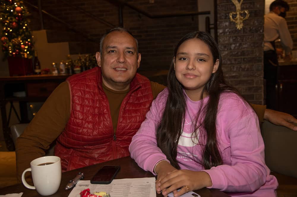 Comparten la tarde con un café