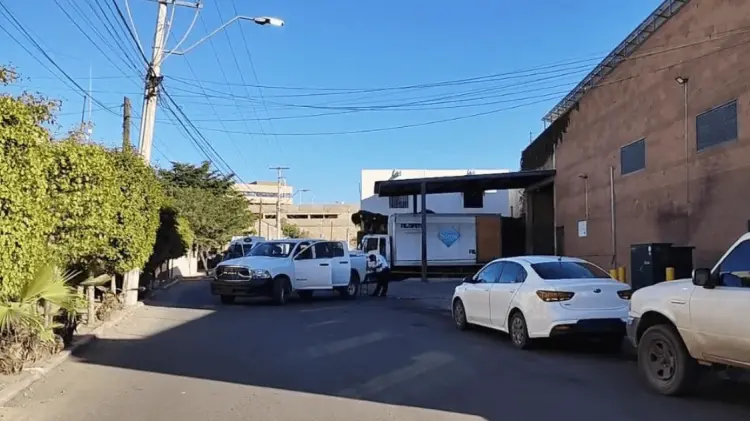 El vehículo siguió avanzando mientras el fallecido descargaba el camión. (Foto: Cortesía)