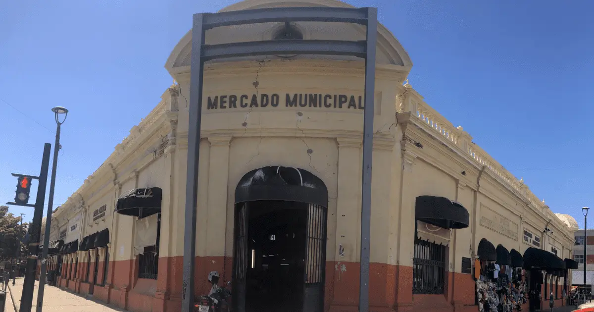 Antonio Astiazarán ve positiva la inversión estatal al Mercado Municipal