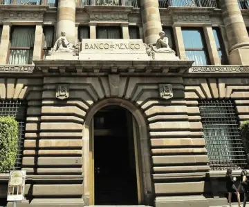 Banxico analiza aplicar nuevas medidas para evitar la falsificación