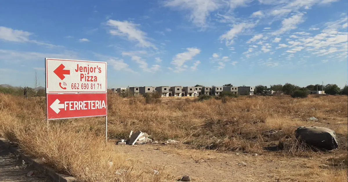 Denuncian vecinos de fuente de piedra exceso de contaminación en la colonia