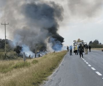 Chofer muere calcinado tras accidente en pipa con antimonio