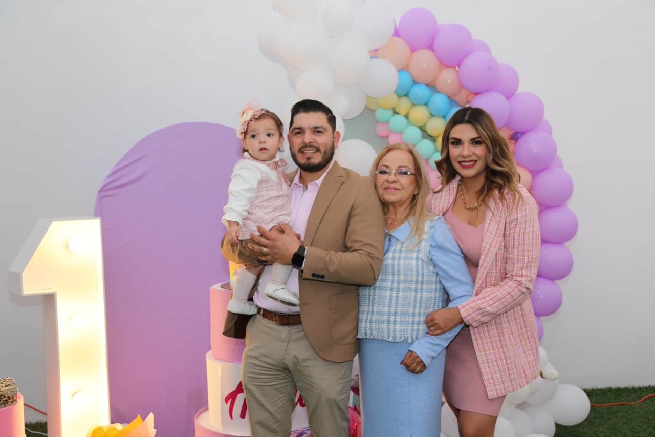 Apaga Angie su primera velita