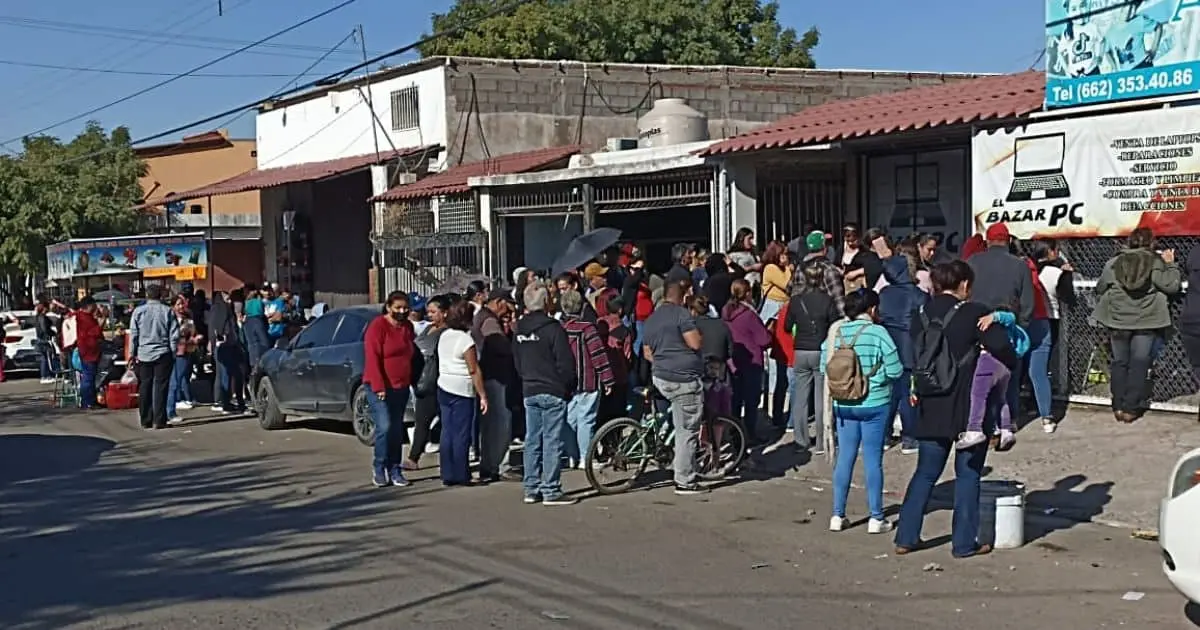 Llaman a evitar aglomeraciones en entrega de uniformes