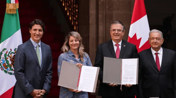 Los líderes de Canadá (izq.) y México (der.) estuvieron presentes en la firma. (Foto: Cortesía)