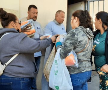 Padres valoran ahorro en uniformes, aún y con larga espera para recogerlos