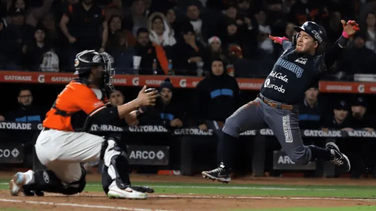 El duelo de volteretas quedó 4-3 a favor de la visita. (Foto: Cortesía)