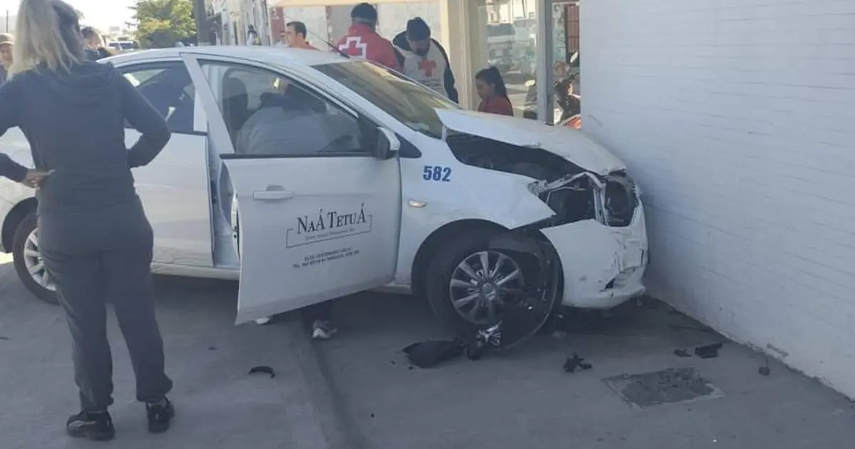 Conductor omite alto y provoca choque en colonia Reforma, Navojoa