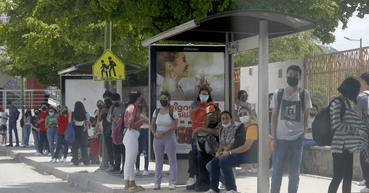Necesarias las paradas de camión, opinan usuarios del transporte urbano