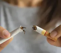 Vivir con fumadores eleva hasta 26% el riesgo de cáncer de pulmón