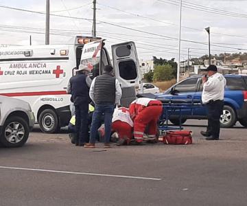 Motociclista termina en el hospital tras chocar con Pick up