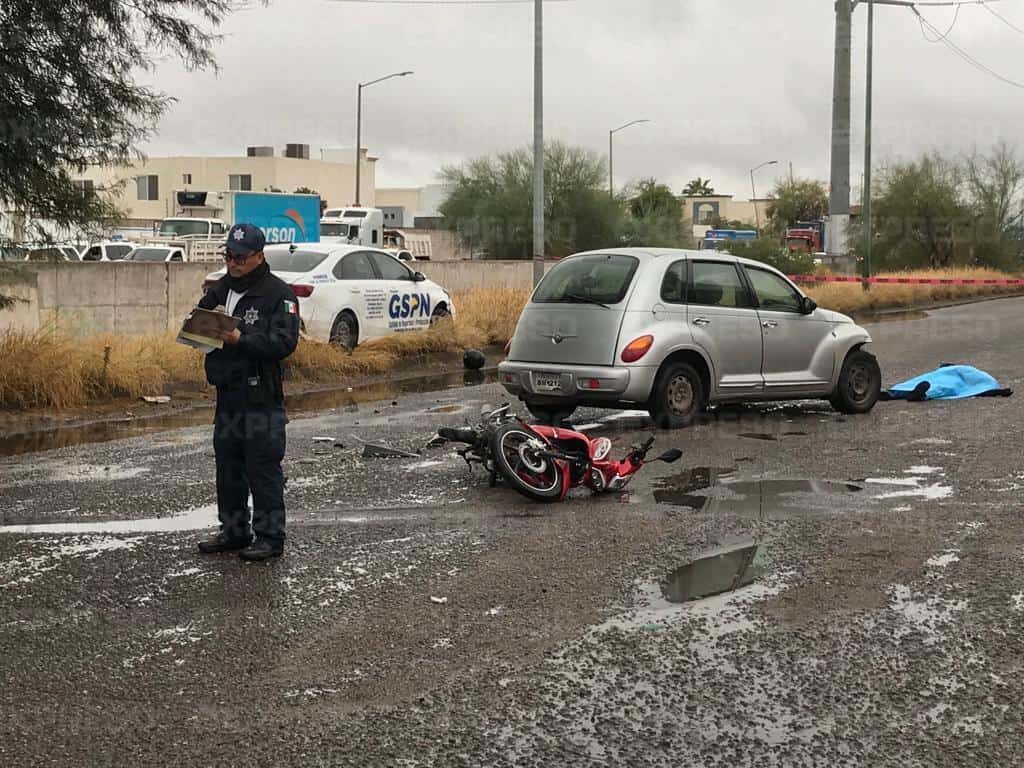 Muere motociclista en triple choque al poniente de Hermosillo