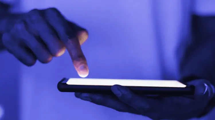 Videos en redes sociales incitan a seguir retos que atentan contra la integridad de menores. (Foto: Ilustrativa/EXPRESO)