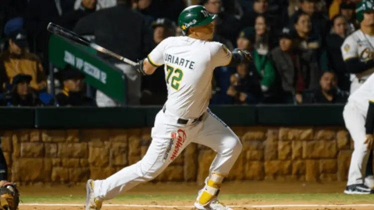 Juan Uriarte conectó cuadrangular y remolcó cuatro carreras en el partido. (Foto: Especial/EXPRESO)