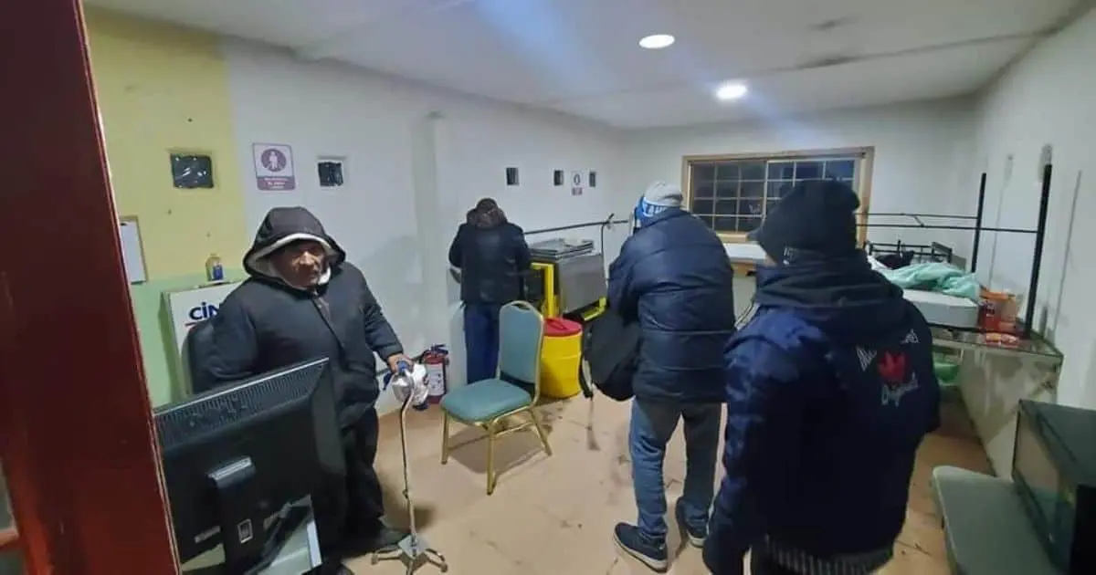 Rescatan a personas del frío en calles de Nogales