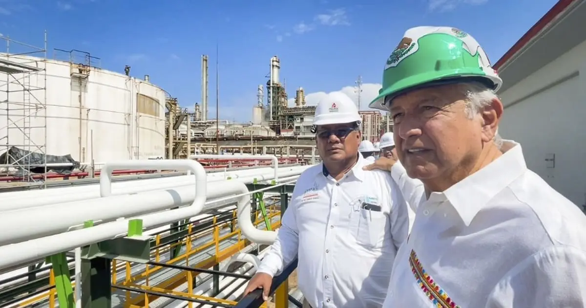 Lamenta AMLO no haber comprado tres refinerías en EU