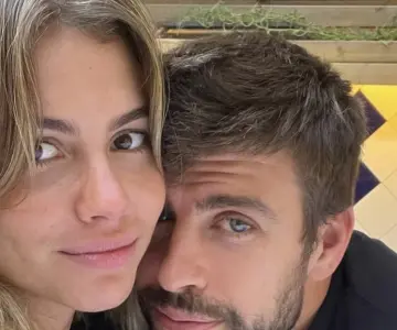 Piqué presume a Clara Chía... pero olvida borrar a Shakira