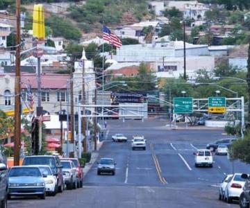 Nogales, Arizona se queda en penumbras; suspenden clases por falta de luz