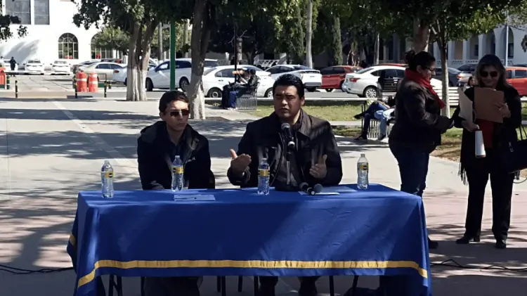 Ever Cabrera, alumno de Física y Juan Díaz Hilton, secretario del STAUS. (Foto: Denice López/EXPRESO)
