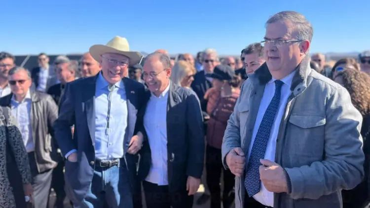 Alfonso Durazo y Marcelo Ebrard estuvieron en Puerto Peñasco este jueves. (Foto: Sergio Pacillas/EXPRESO)