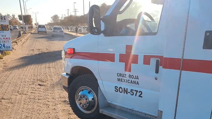 Auto arrolla a ciclista de la tercera edad y se da a la fuga