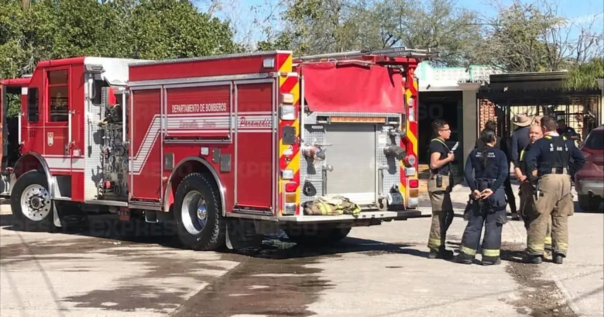 Evacuan vivienda y escuela por incendio en la colonia Modelo