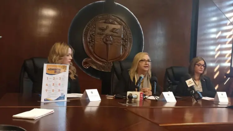 La rectora Rita Plancarte ofreció conferencia de prensa. (Foto: Especial/EXPRESO)