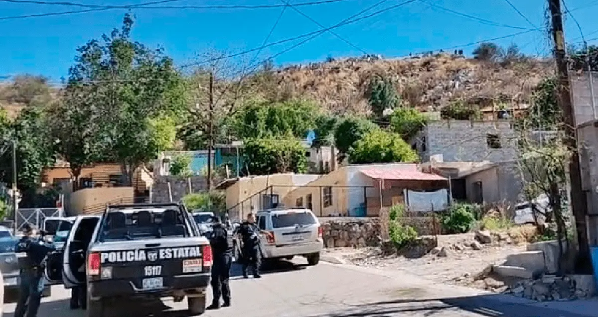 Policías repelen agresión en la 5 de Mayo; abaten a uno y detienen a dos