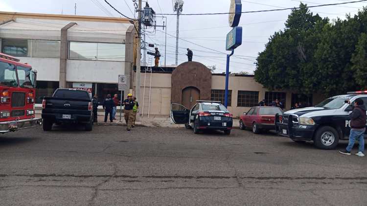 Encuentran a hombre sin vida en techo de conocido bar de Obregón