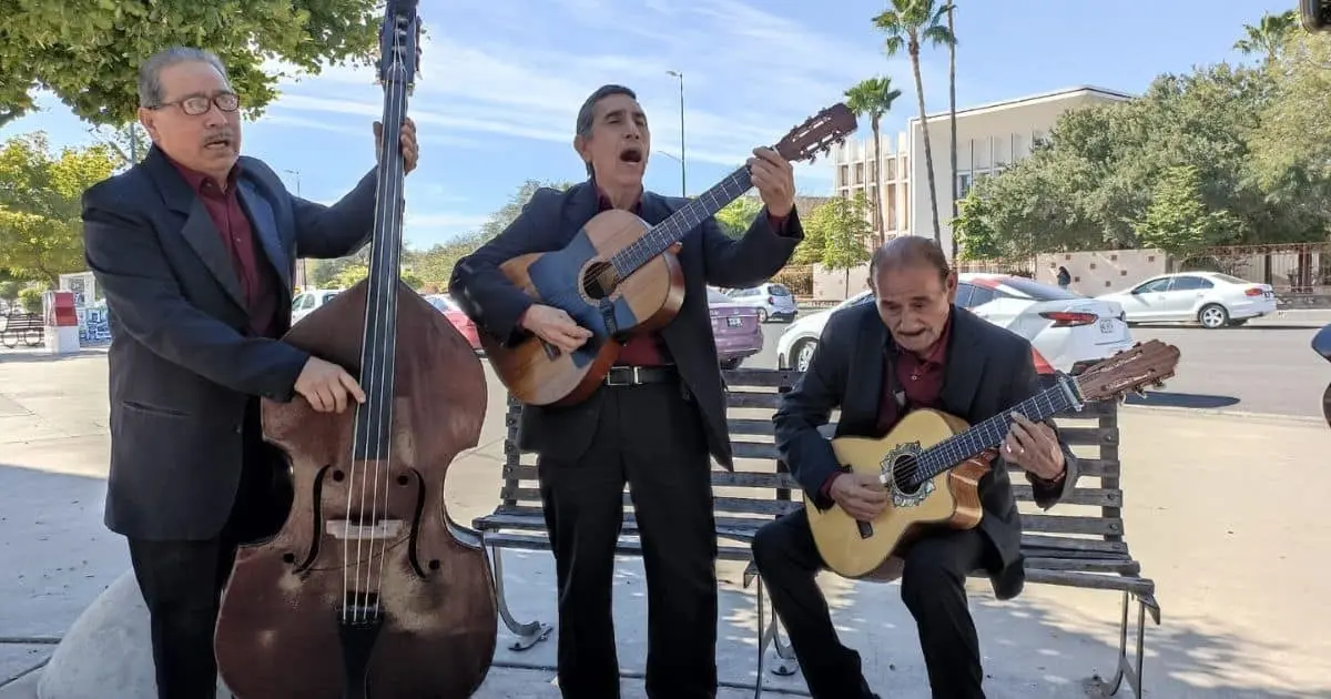 Tríos siguen dando vida al romanticismo en Hermosillo